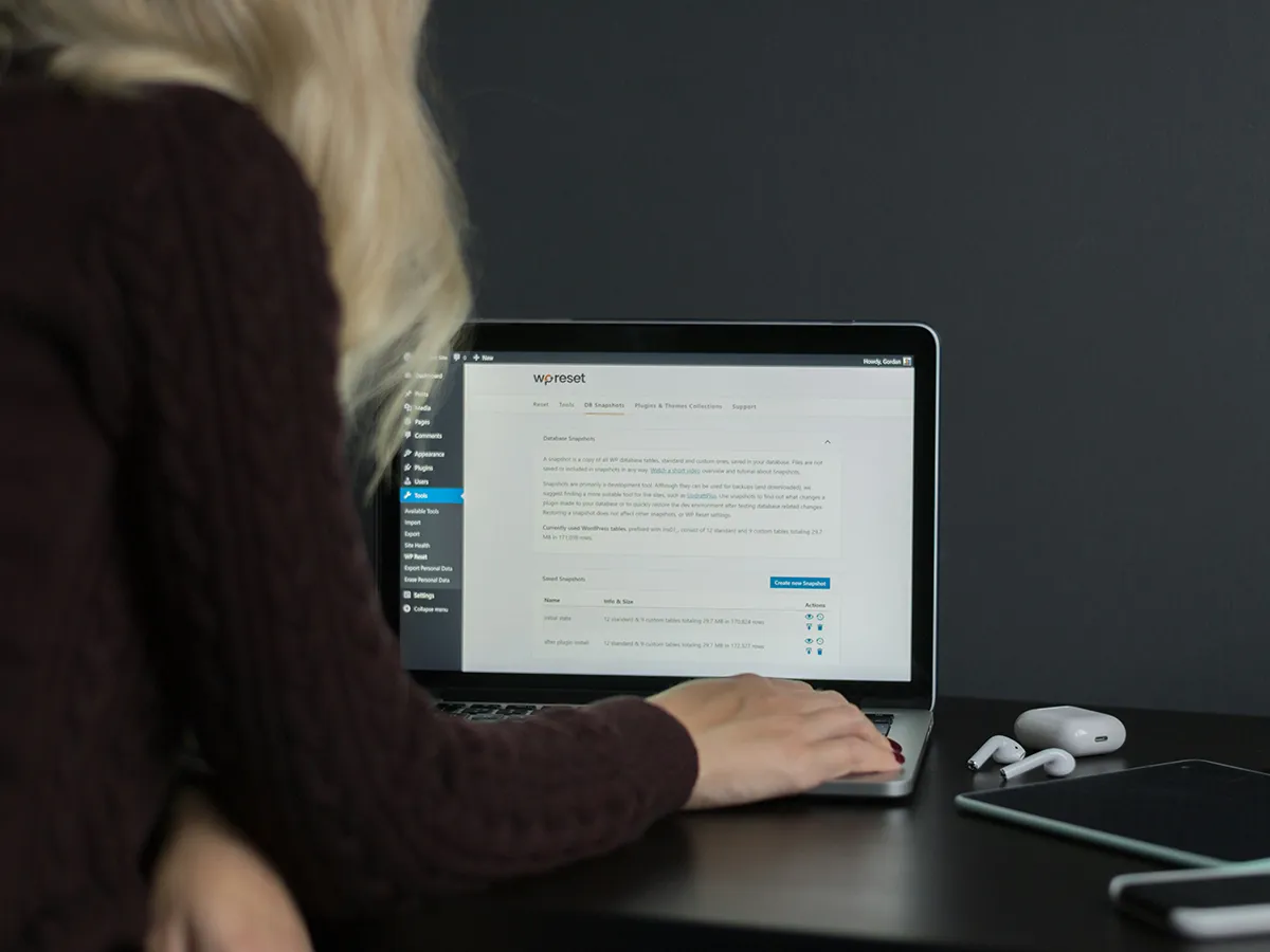 Website admin using WordPress plugins to optimize on-page SEO.